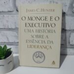 O Monge e o Executivo - Nos traz uma reflexão atemporal sobre a essência da Liderança e Influência